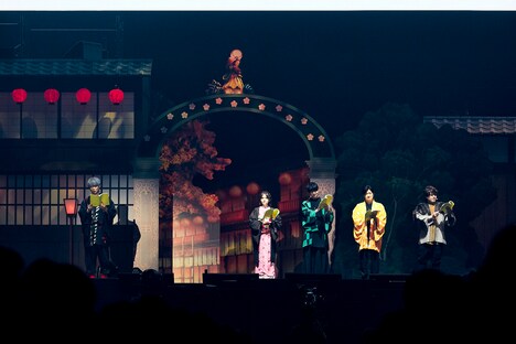 ステージプログラム「鬼滅の宴 -遊郭編-」の様子。