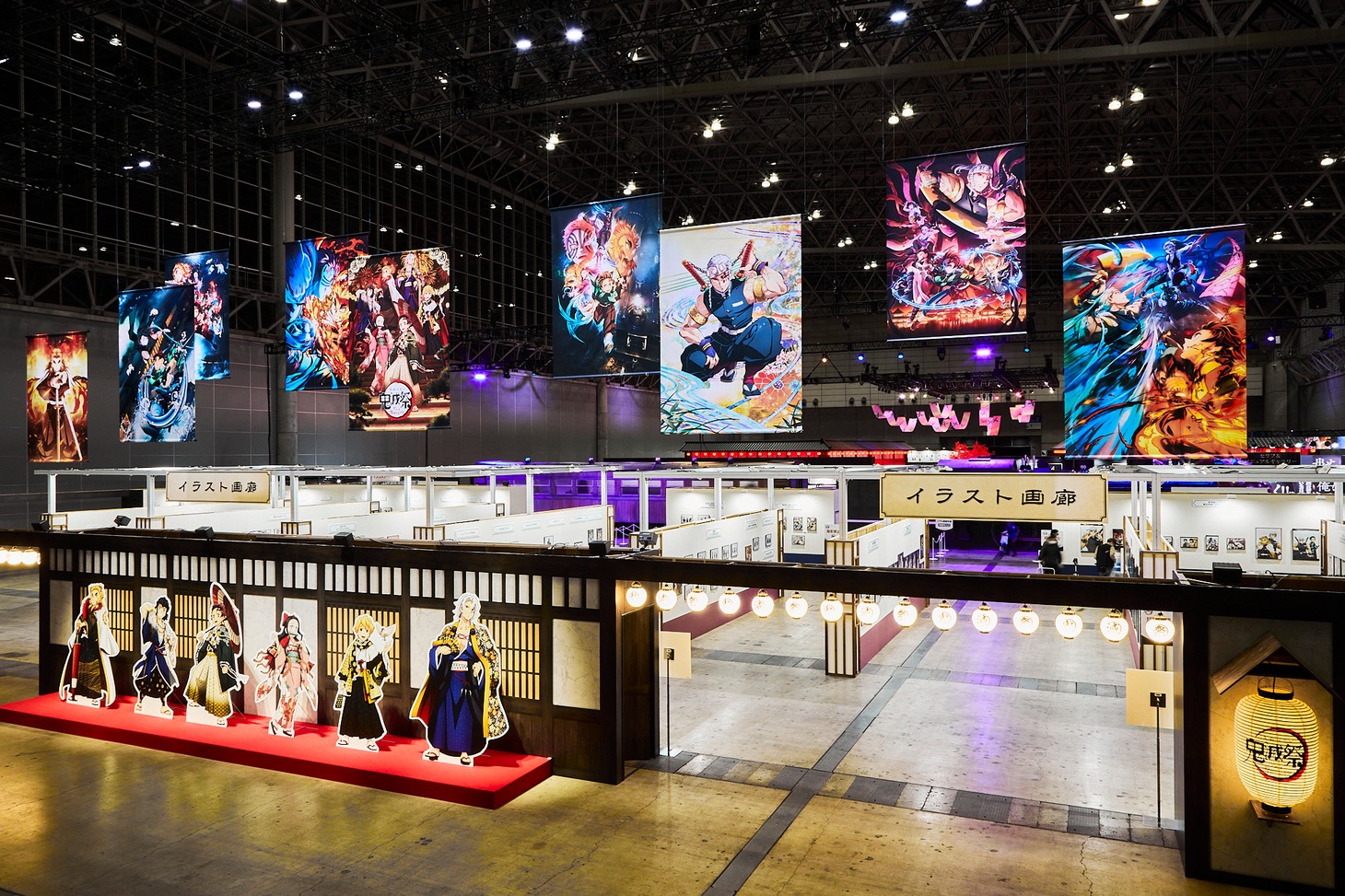 「鬼滅祭 ～アニメ参周年記念祭～」企画展示エリアの様子。