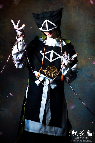 小波津亜廉扮するイクシマ。