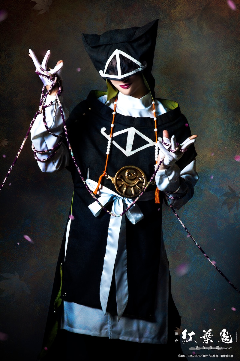 小波津亜廉扮するイクシマ。