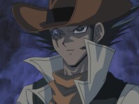 TVアニメ「遊☆戯☆王デュエルモンスターズGX」第140話より。仲間を失ったことがきっかけになり、異世界で覇王と呼ばれる存在になってしまった主人公・十代に、彼の友人であるジムがデュエルを挑み、戦いを通じて十代を救おうとするエピソード。勝利に迫っていくジムだが、強力な魔法カード「超融合」を覇王十代が発動したことがきっかけになり敗れ去る。第140話の脚本は彦久保自身が担当した。