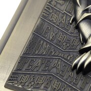 「レリーフセット」より。オシリスの天空竜のレリーフ。