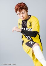 志村玲於扮する竹島龍一。