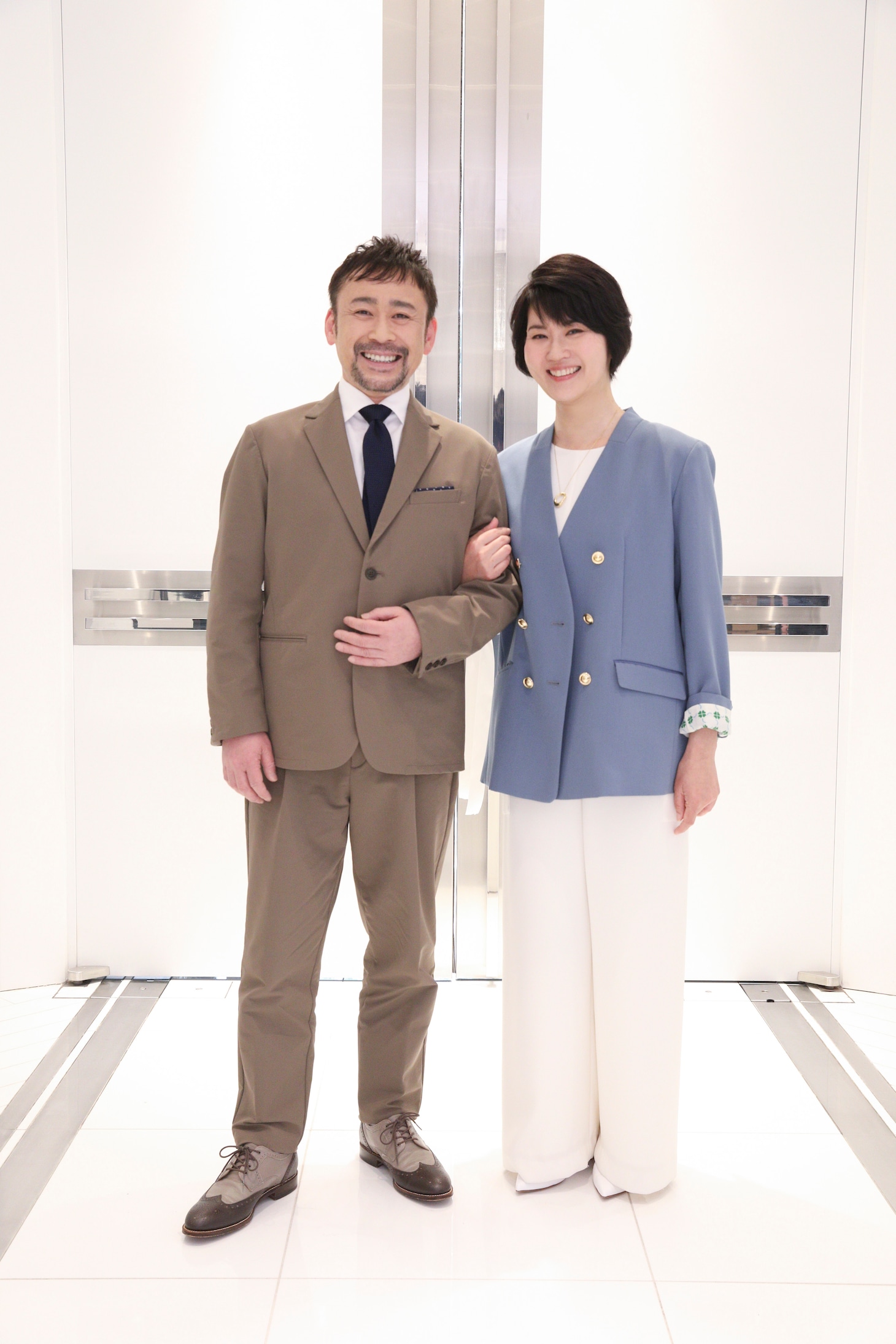 左から高木刑事役の高木渉と佐藤刑事役の湯屋敦子。