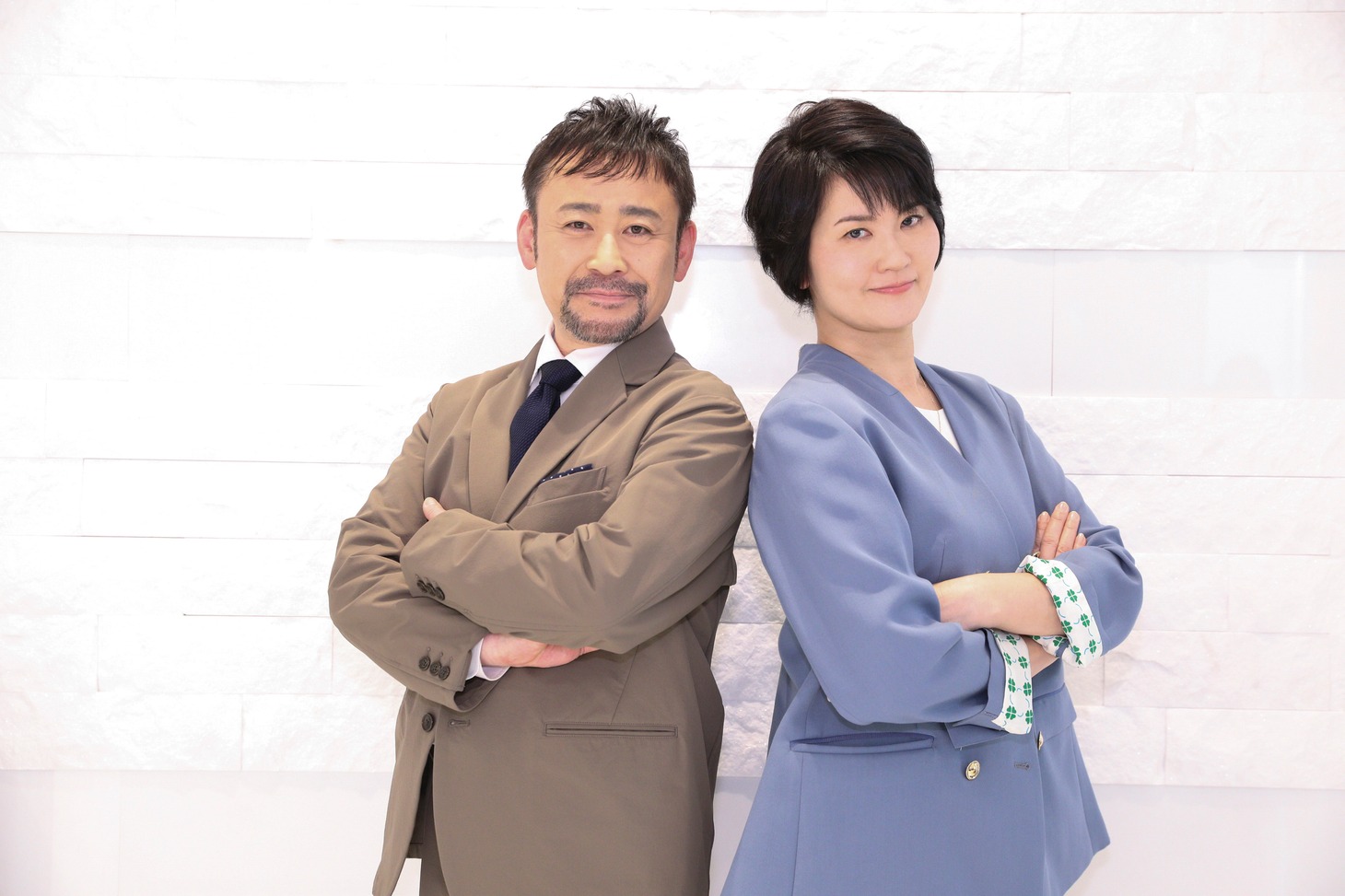 左から高木刑事役の高木渉と佐藤刑事役の湯屋敦子。