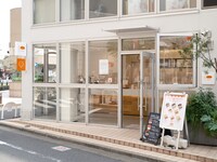 吉田パン亀有本店の外観。