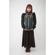 「ガンダムシリーズ パイロットスーツリュックサック」より、「ハサウェイモデル」の着用イメージ。