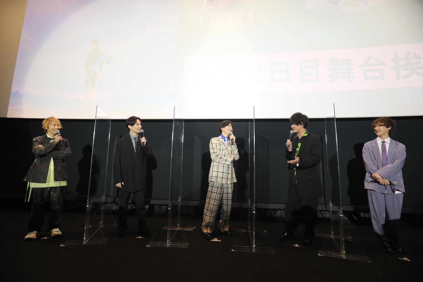 「劇場版 Free!-the Final Stroke-」後編の舞台挨拶より。左から代永翼、鈴木達央、島崎信長、細谷佳正、平川大輔。