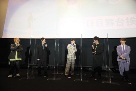 「劇場版 Free!-the Final Stroke-」後編の舞台挨拶より。左から代永翼、鈴木達央、島崎信長、細谷佳正、平川大輔。