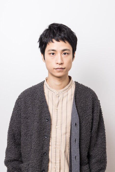 伊島空扮する高倉吉郎。