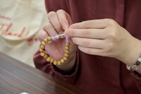 「京都国際マンガ・アニメフェア2021」より、伝統工芸体験工房の様子。