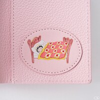 財布に縫い付けられたワッペン。