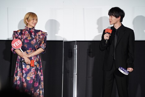 左から柴咲コウ、神木隆之介。