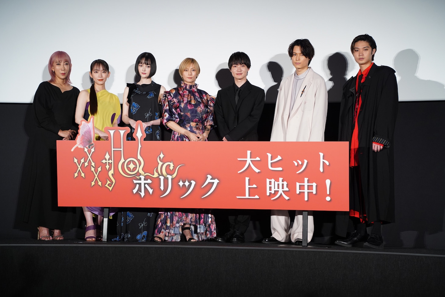 映画「ホリック xxxHOLiC」の初日舞台挨拶の様子。