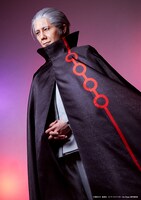 根本正勝扮するヴィザ。