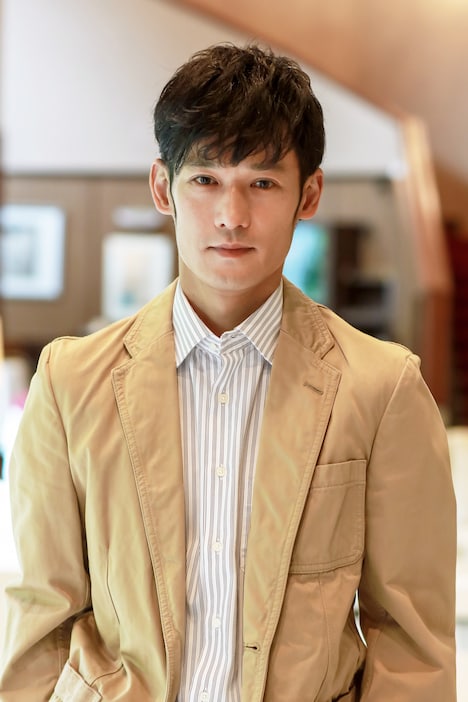 淵上泰史扮する巡健人。(c)「雪女と蟹を食う」製作委員会