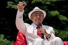 山本直樹扮する先生。