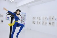 「キャッツ♥アイ40周年記念原画展 ～そしてシティーハンターへ～」の様子。