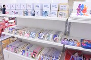 「キャッツ♥アイ40周年記念原画展 ～そしてシティーハンターへ～」の物販の様子。