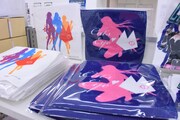 「キャッツ♥アイ40周年記念原画展 ～そしてシティーハンターへ～」の物販の様子。