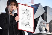 原画を自慢する山田涼介。