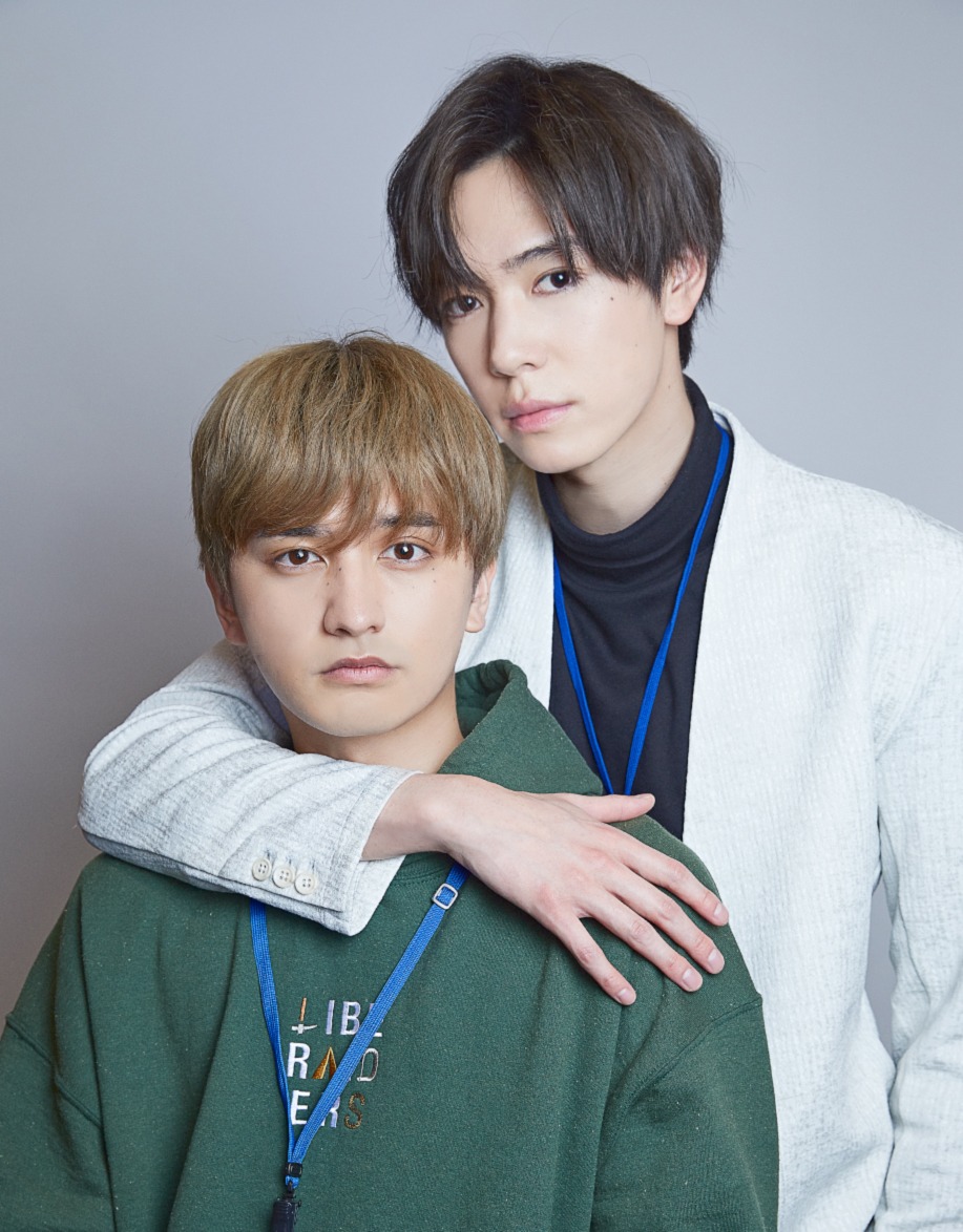 柳瀬淳役の内藤秀一郎（奥）、金田優希役の瀬戸利樹（手前）。