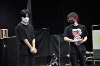 舞台「薔薇王の葬列」公開稽古の様子。