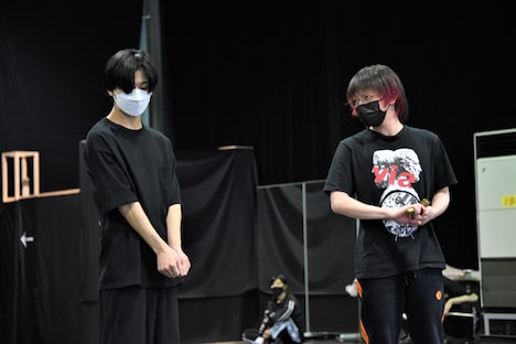 舞台「薔薇王の葬列」公開稽古の様子。