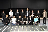 舞台「薔薇王の葬列」取材会の様子。