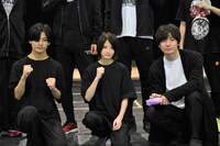 左から有馬爽人、若月佑美、和田琢磨。