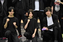 左から有馬爽人、若月佑美、和田琢磨。