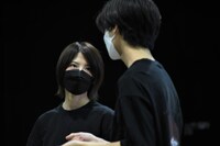 舞台「薔薇王の葬列」公開稽古の様子。