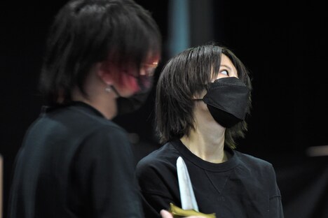 舞台「薔薇王の葬列」公開稽古の様子。