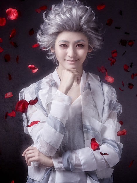 舞台「薔薇王の葬列」佃井皆美扮するジャンヌダルク。