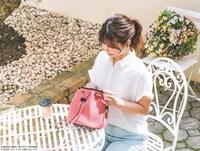 「黒子のバスケ」をモチーフにした巾着バッグの使用イメージ。