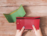 「黒子のバスケ」をモチーフにした財布。