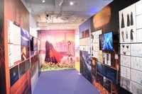 「ヴァンパイア・イン・ザ・ガーデン」の展示。