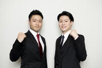 中村福之助（左）と中村歌之助（右）。 (c)松竹