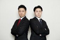 中村福之助（左）と中村歌之助（右）。 (c)松竹