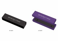 アニメ「見える子ちゃん」をモチーフにした腕時計の専用化粧箱。