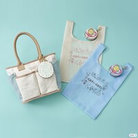 「コジコジ」をモチーフにしたハンドバッグとポーチ付きエコバッグ。