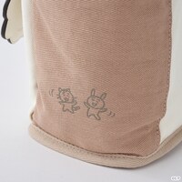 「ちびまる子ちゃん」をモチーフにしたハンドバッグ。