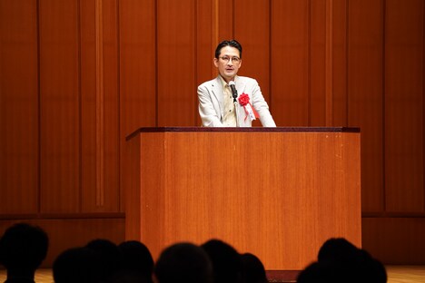 選考委員の南信長氏。