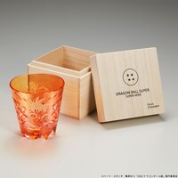 江戸切子グラスと桐箱。