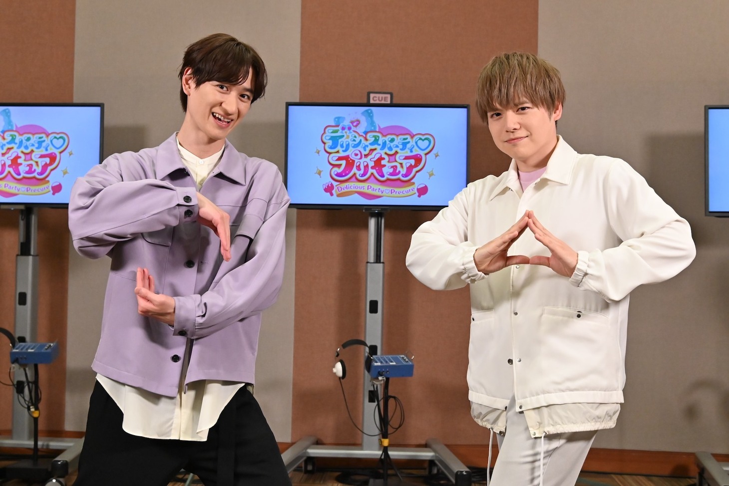 左から宮田俊哉（Kis-My-Ft2）、内田雄馬。