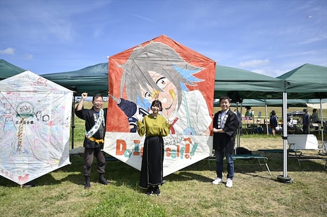 「三条凧合戦」の様子、中央が稲垣好。