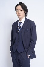 富士崎宰役の犬飼貴丈。