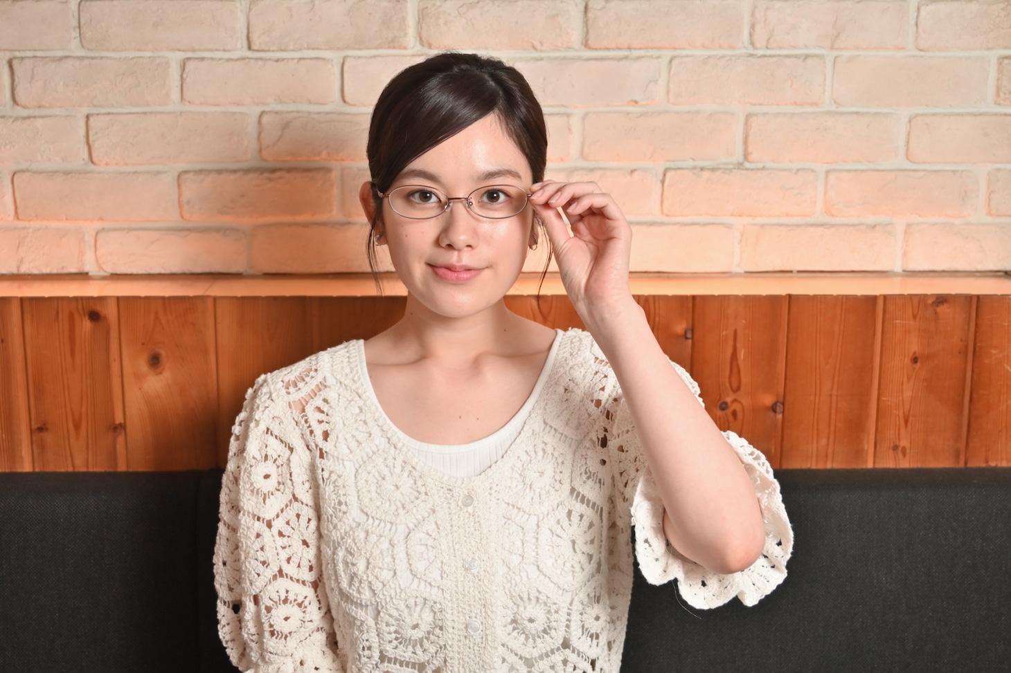 筧美和子扮する池田好美。 (c)「イケメン共よ メシを喰え」製作委員会