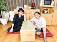 左から子安武人、福山潤。