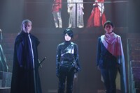 舞台「薔薇王の葬列」より。